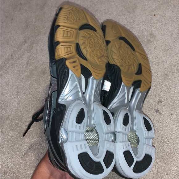 Mizuno volleyball shoes - Picture 2 of 4